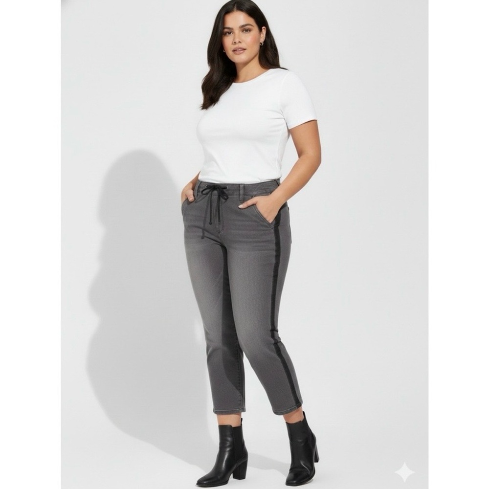 Torrid cropped denim with black stripe and drawstring